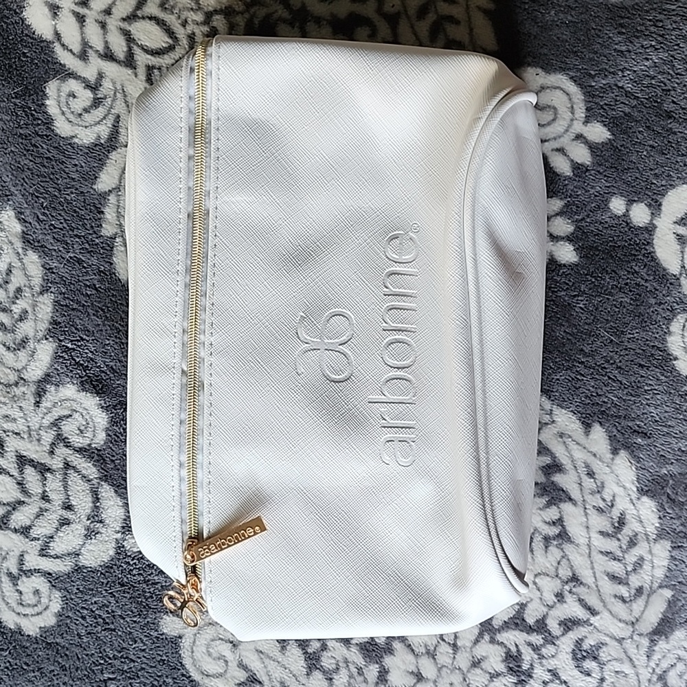Arbonne makeup carrying case
